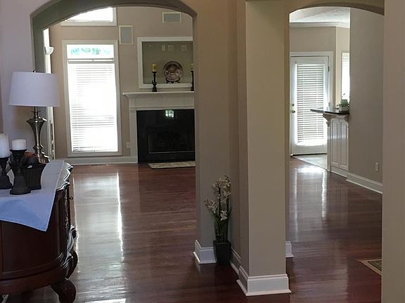 4th image of 3521 Greenway Dr