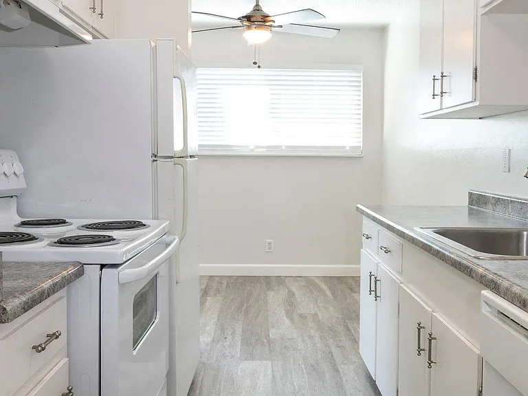 Solaris Apartments — Photo 22