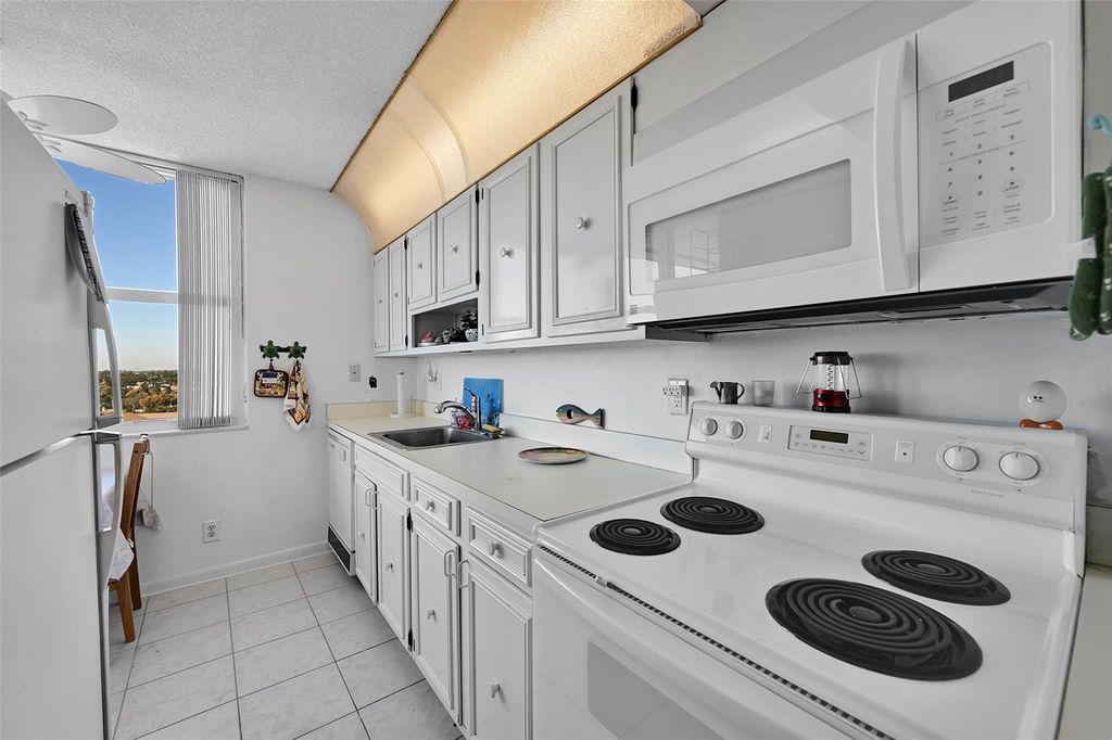 2639 N Riverside Drive #1005, photo 3