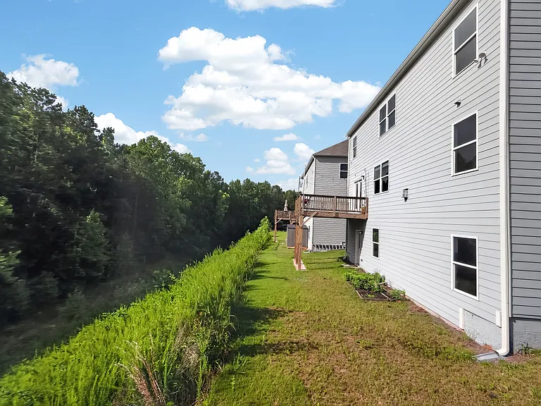 685 Highgrove Way — Photo 28