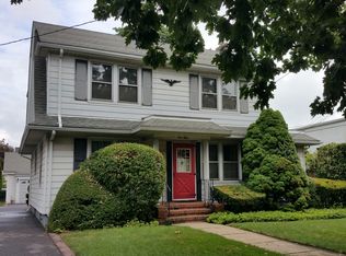 150 Elderberry Rd, Mineola, NY 11501