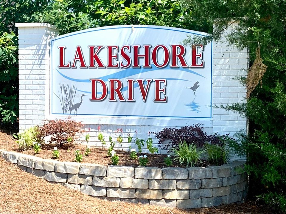 1st image of 485 Lakeshore Dr