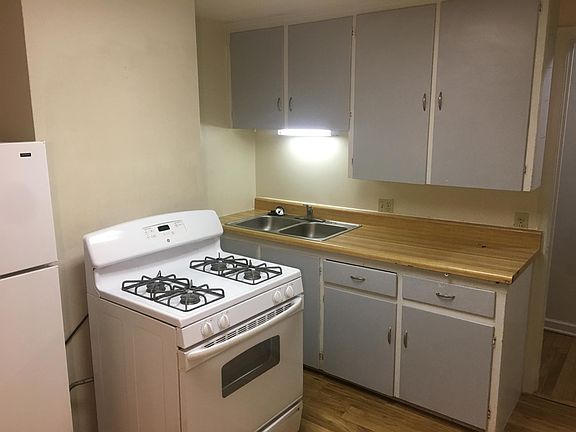 2nd image of 3525 Burt St APT 2