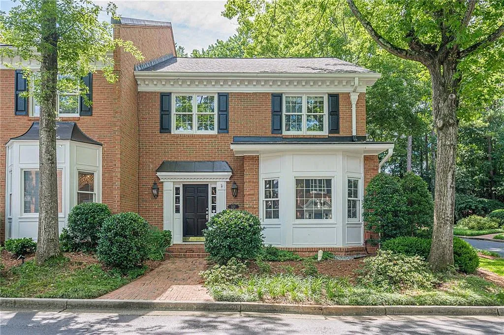 3 bed, 2.5 bath, 2208 sqft, $3,100 — Photo 1