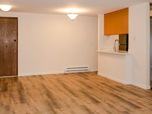 4th image of 2700 NE 125th St APT 305