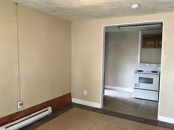 Living room looking at Kitchen