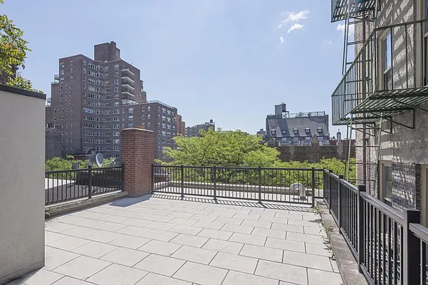 Rented by Leslie J. Garfield | media 22