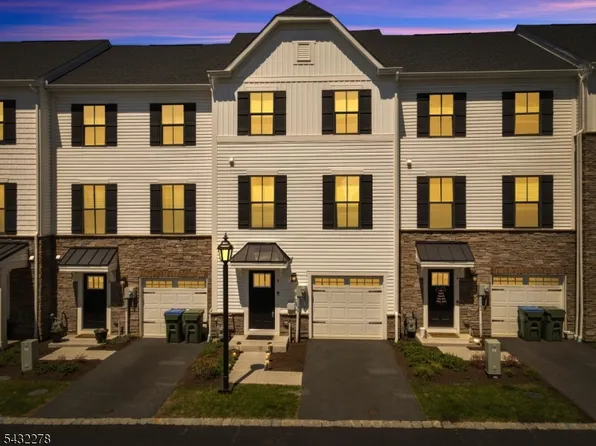 3 Saw Mill Cir, Hackettstown Town, NJ 07840