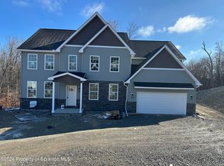 137 Pin Oak Pl, Moscow, PA 18444