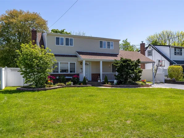 31 Jean Drive, North Babylon, NY 11703
