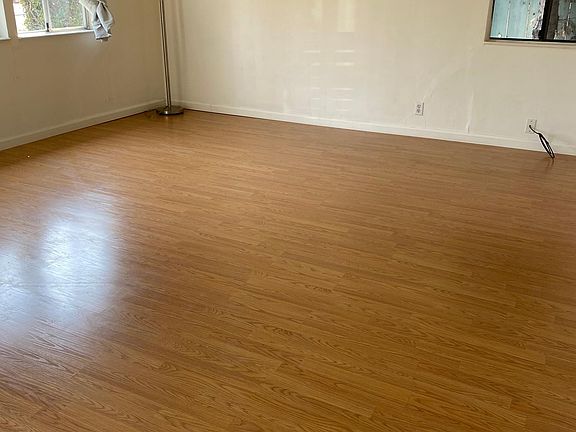3rd image of 291 Bartlett Ave