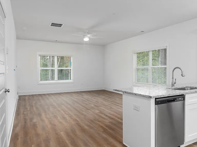 354 Arch St — Photo 7