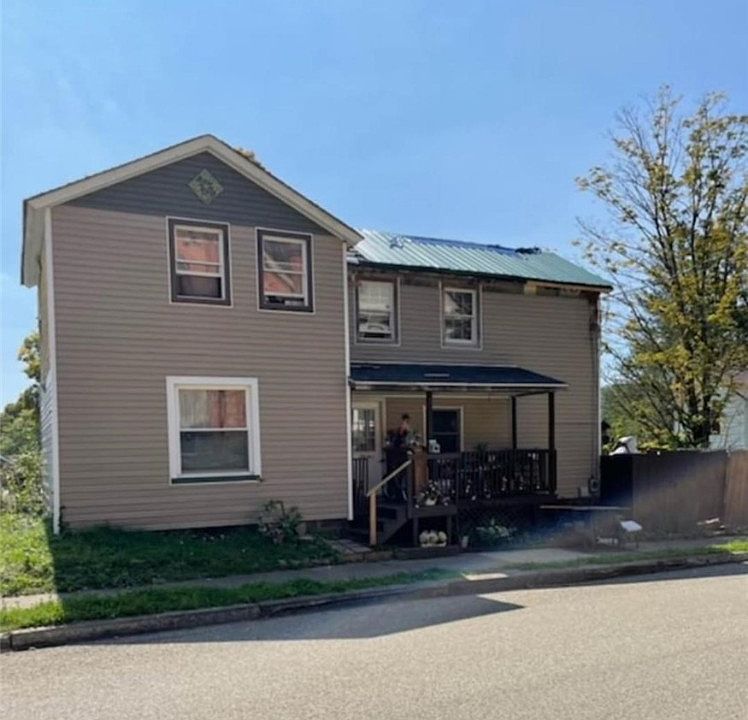 2nd image of 123 Brook St