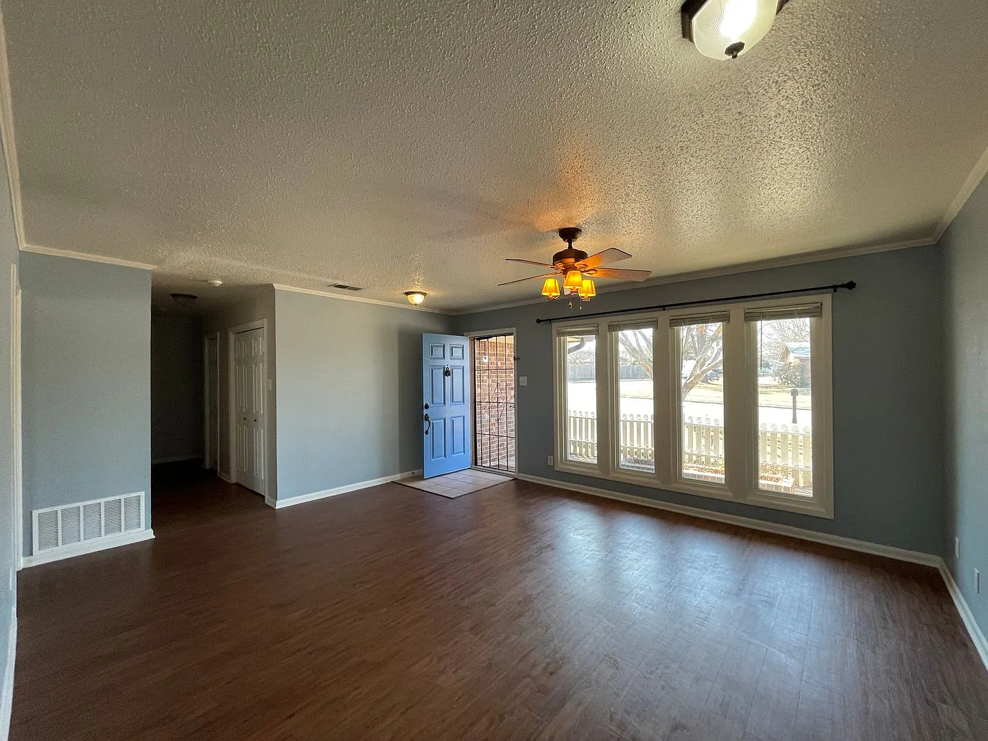 Viewable September 2nd! Pets Accepted! — Photo 4