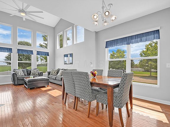 5th image of 232 White Elm Dr