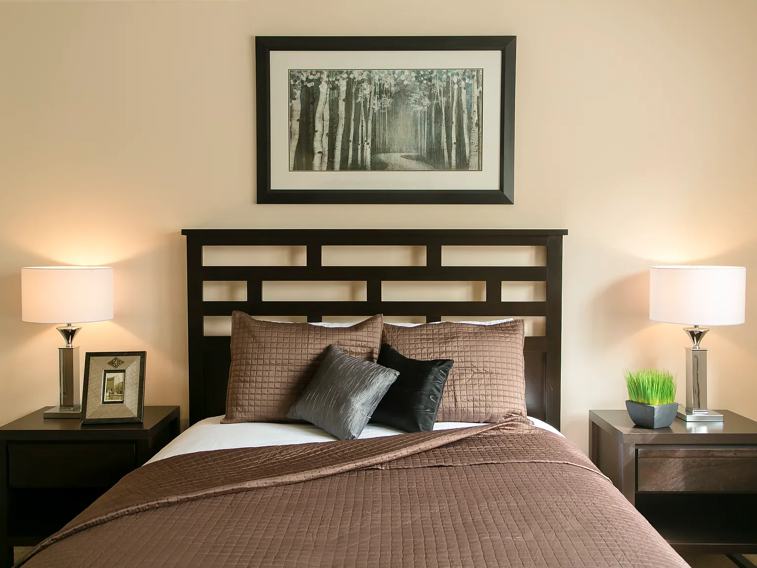 Stratford Apartments — Photo 2