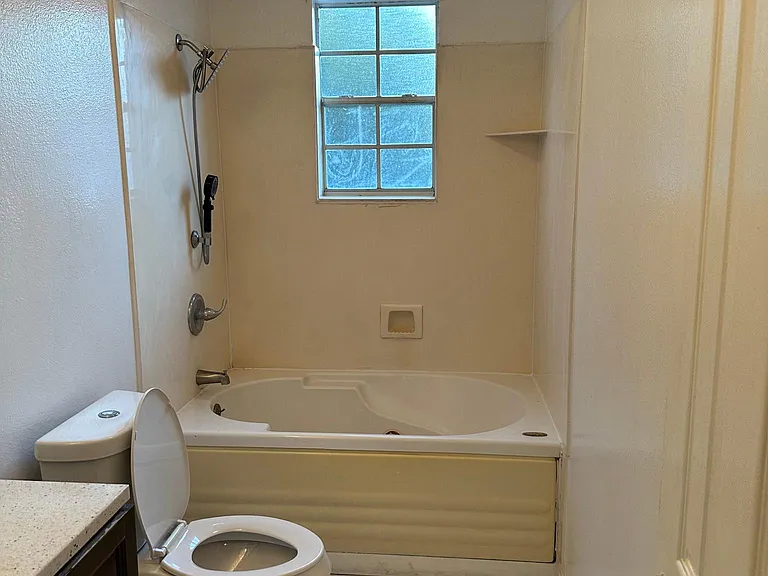 4501 S Prieur St #B — Photo 11