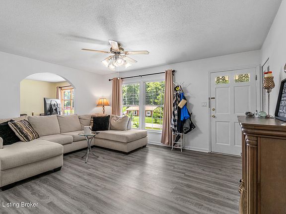3rd image of 475 Wildwood Dr