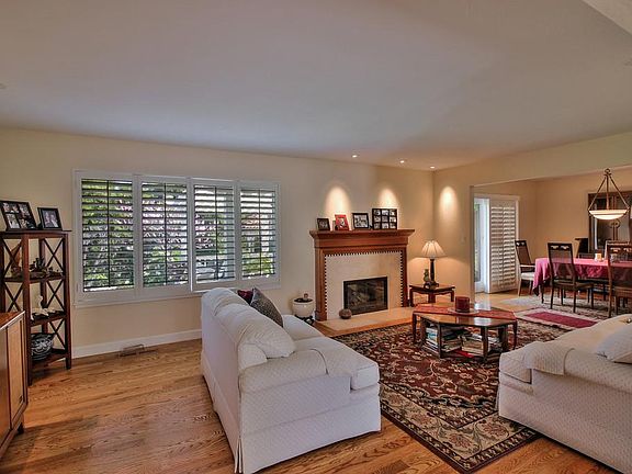 2nd image of 236 Casitas Bulevar