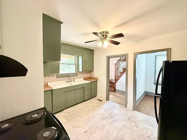 555 King Ave — Photo 9