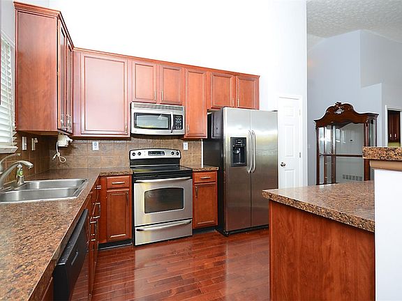 3rd image of 3000 Mary Crest Dr