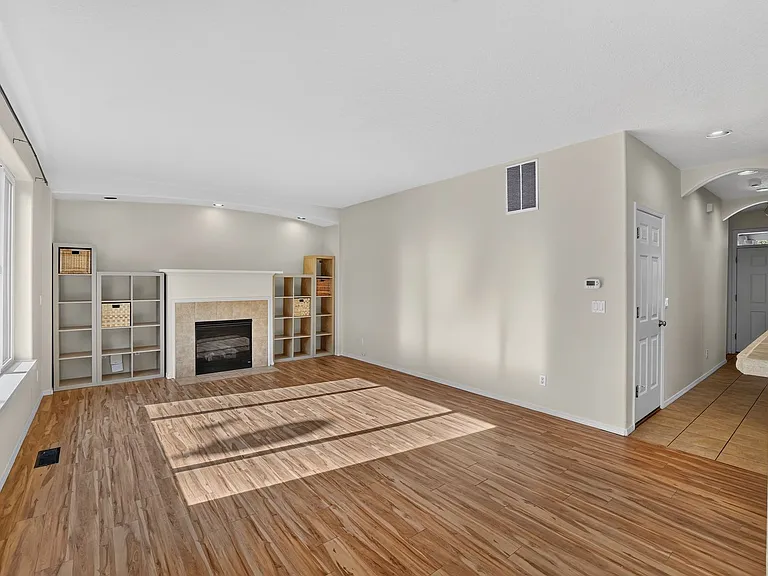 472 NE 60th Ave — Photo 2