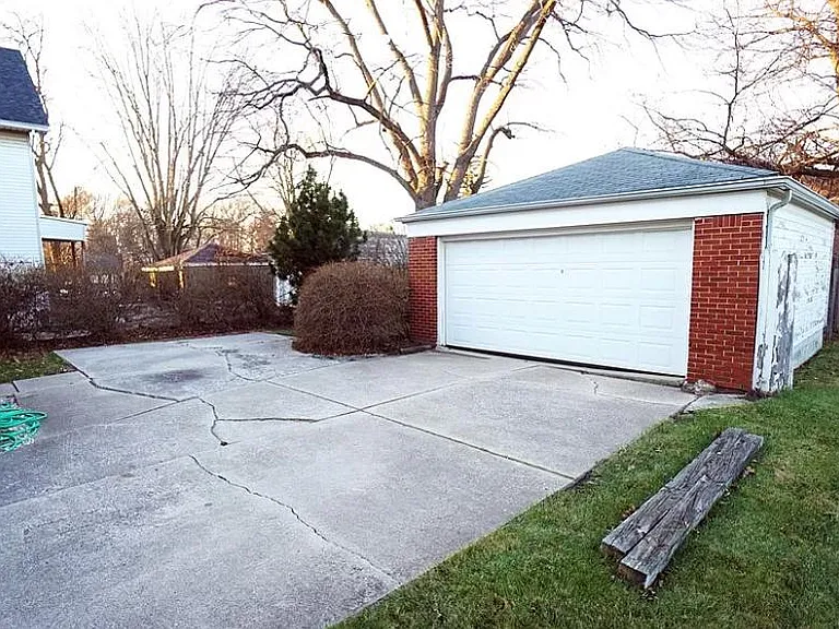 1922 W Bancroft St #1 — Photo 3
