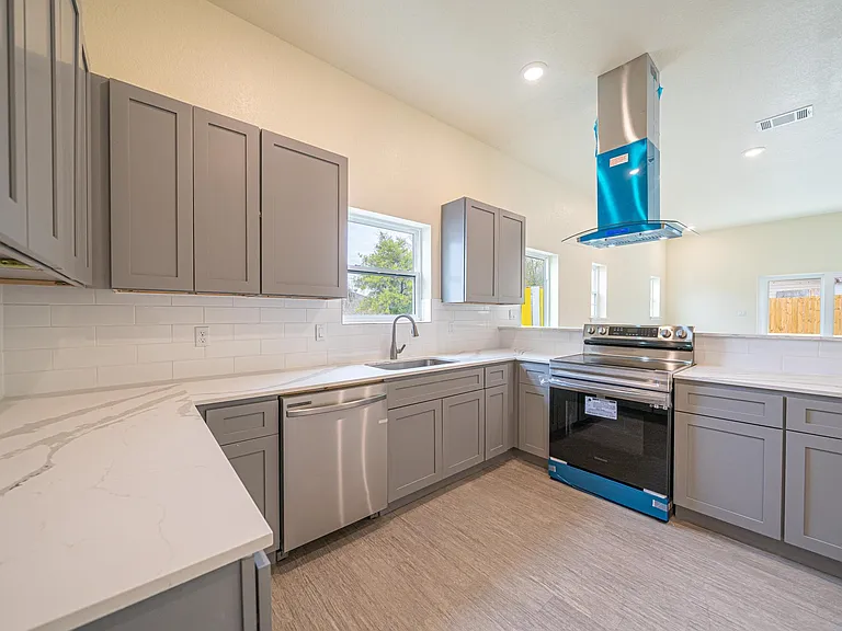 208 Bargas St — Photo 1