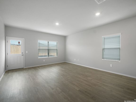 3rd image of 632 Jennifer Way