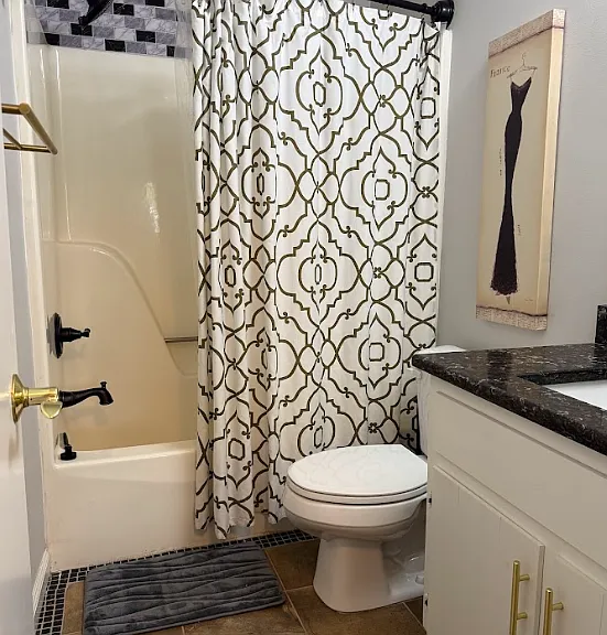 Full hallway bathroom