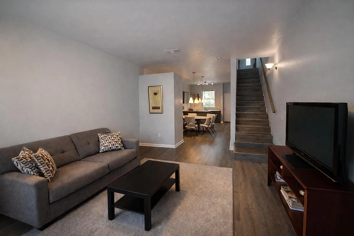Building Photo - 4415 SW 34th St #402