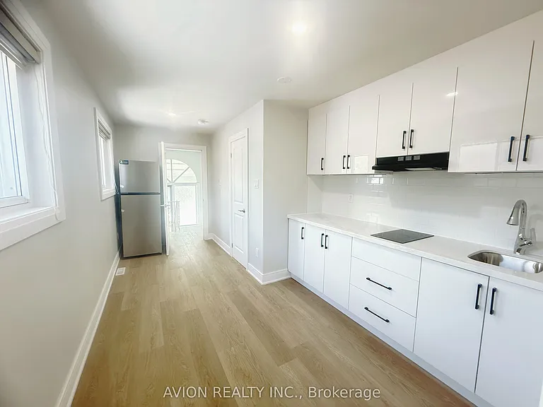 248 Fairglen Ave — Photo 4