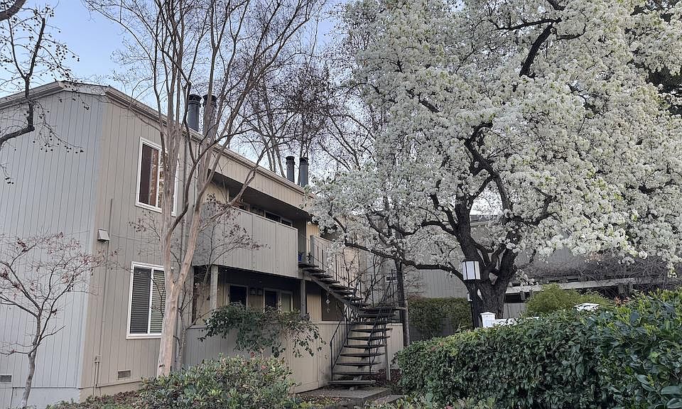 1st image of 913 Apricot Ave APT B
