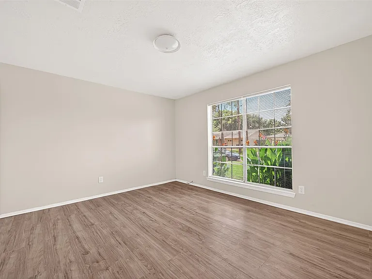 9903 Kent Towne Ln — Photo 32