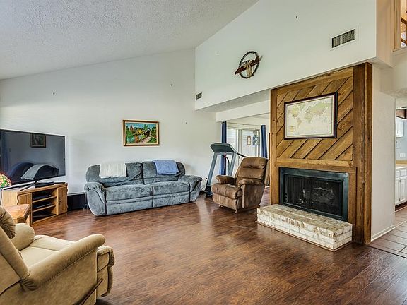 4th image of 440 Gleneagles Dr