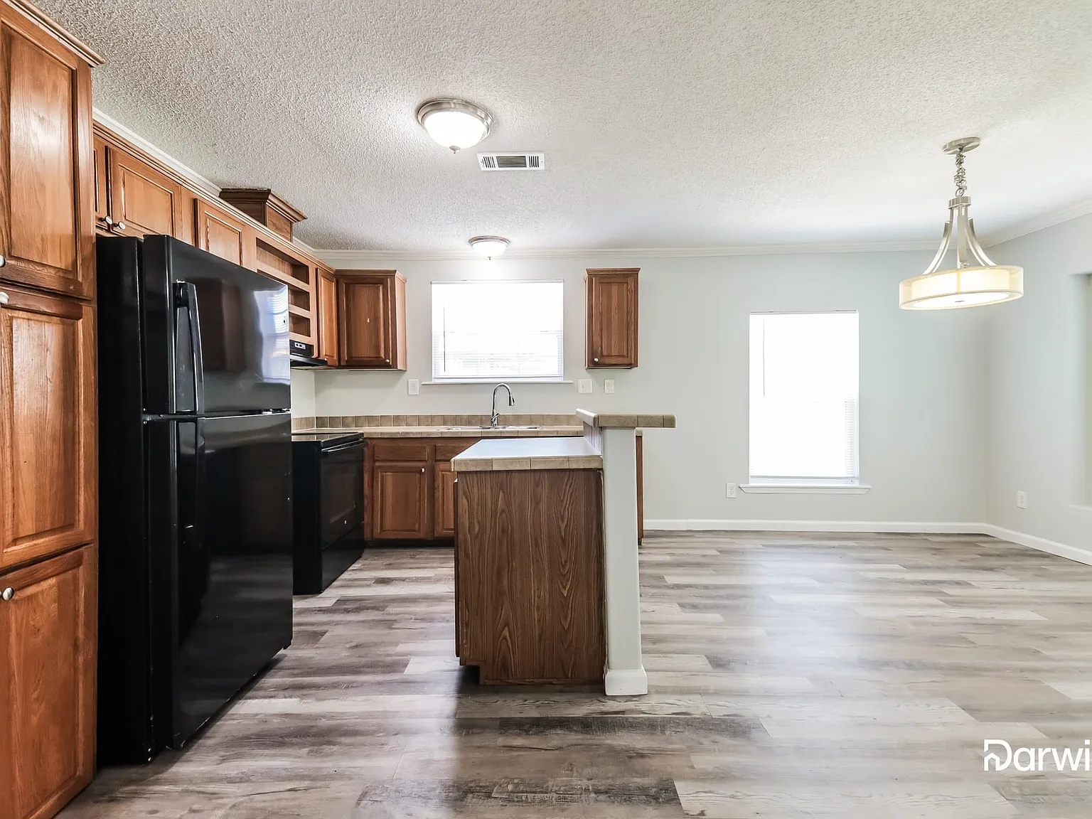 3 bed, 2.0 bath, 1316 sqft, $1,680 — Photo 3