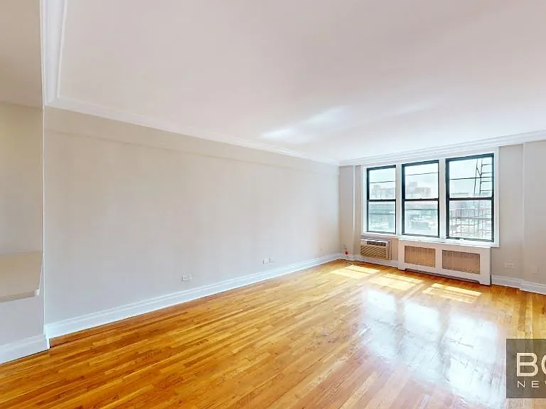 37-30 73rd St #4P — Photo 2