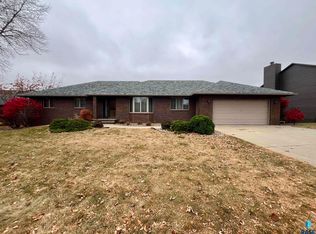 4700 S Deerfield Cir, Sioux Falls, SD 57105