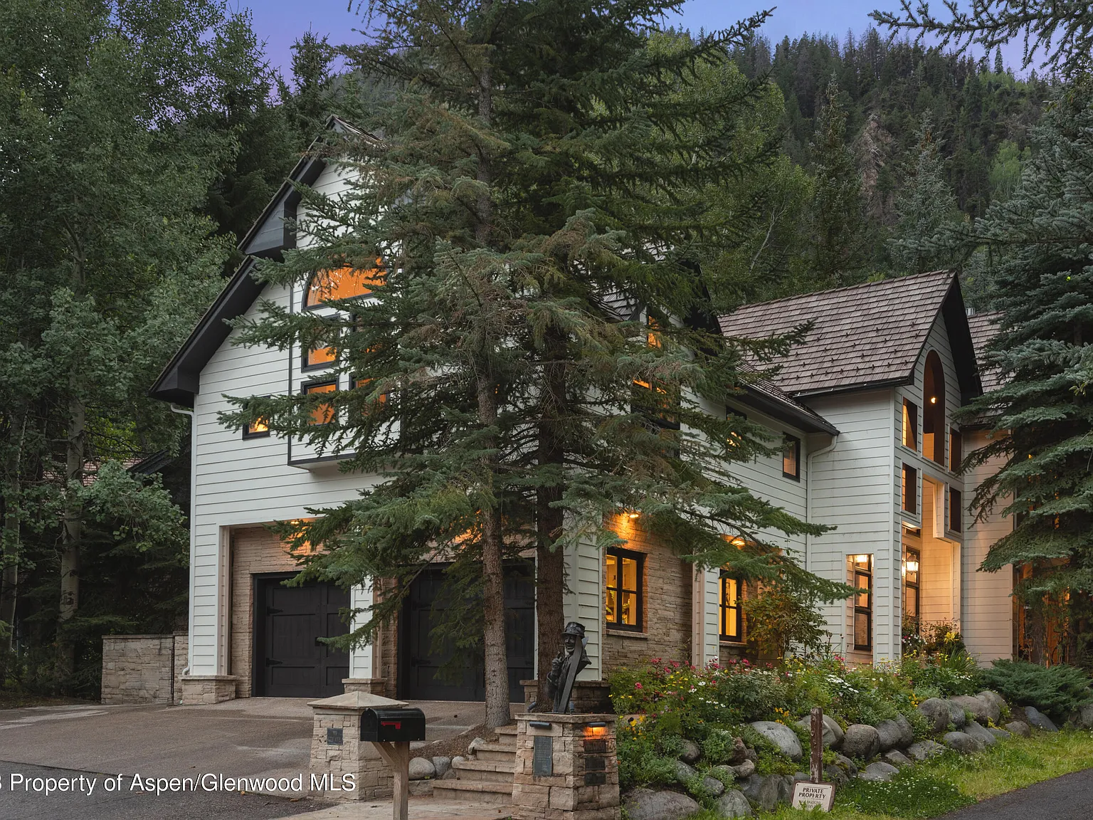 5 bed, 6.5 bath, 4102 sqft, $150,000 — Photo 2