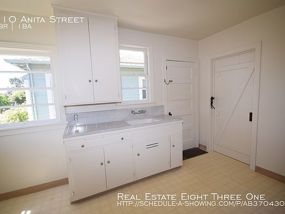 5th image of 110 Anita St