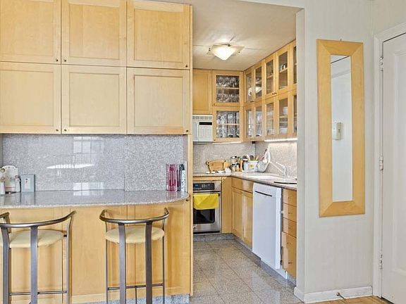 3rd image of 1 5th Ave APT 12G