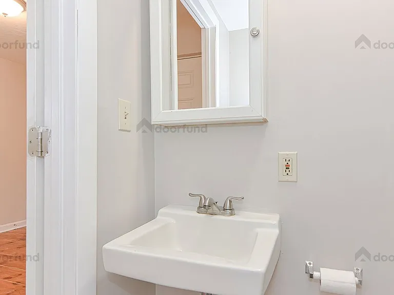 28 Prescott St #6 — Photo 10