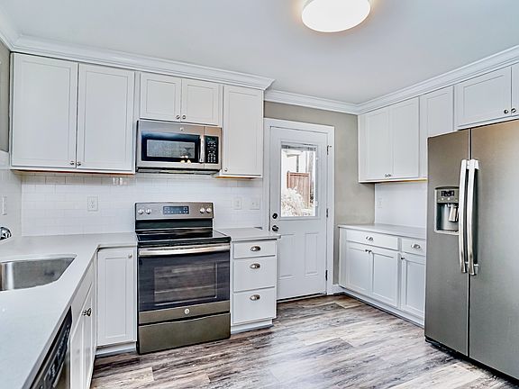 4th image of 304 W College St APT D