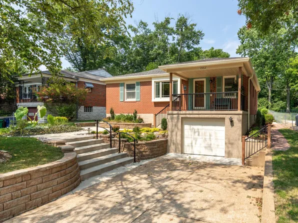 1553 Salem Hills Dr, Saint Louis, MO 63119