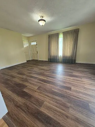 1712 Pinewood Dr — Photo 5