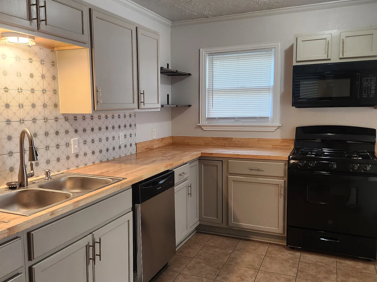 4 bed, 1260 sqft, $1,740 — Photo 3