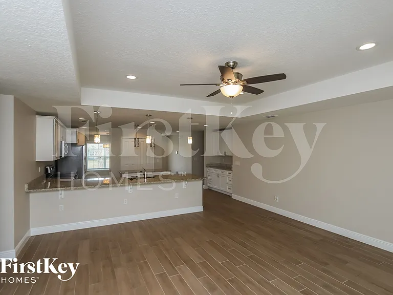 249 Bordeaux Ave NE — Photo 3
