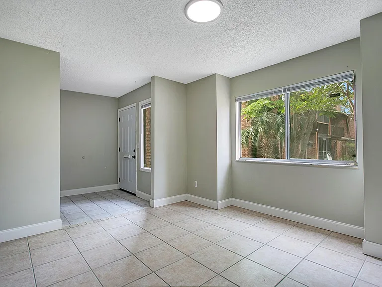 2363 Huntington Green Ct #5 — Photo 5