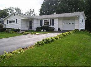 3rd image of 46 Frederick Dr