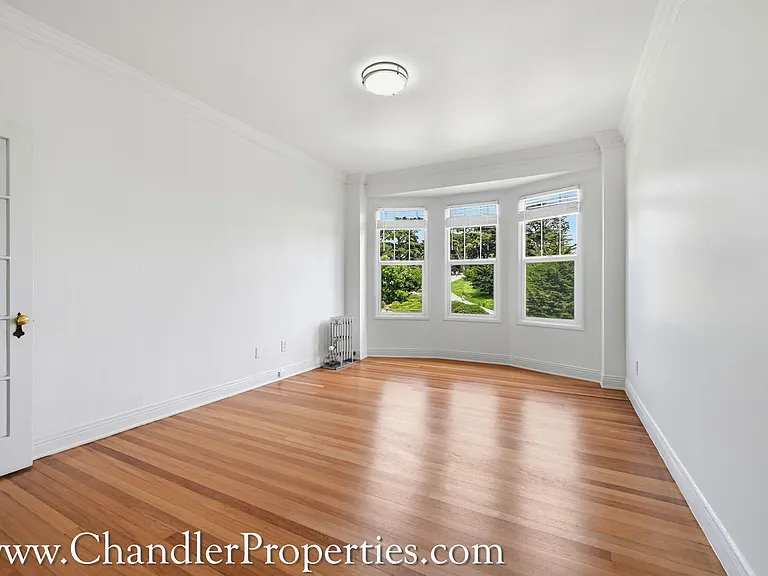 628 Scott St — Photo 8